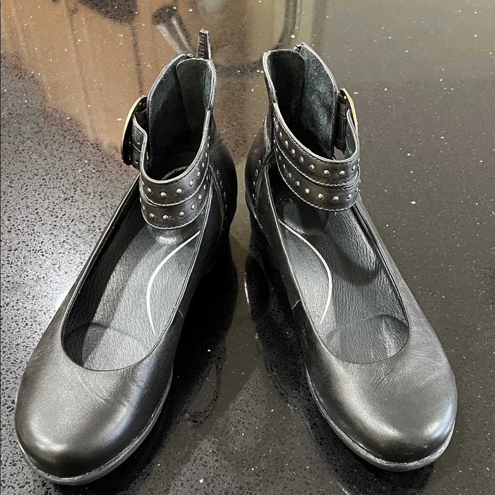 Dansko Lois Black Leather Ankle Strap Shoes